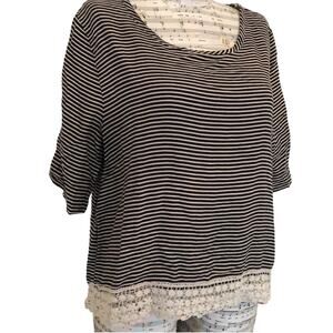 Abercrombie & Fitch Crop Striped T-Shirt with Crochet Hem Medium